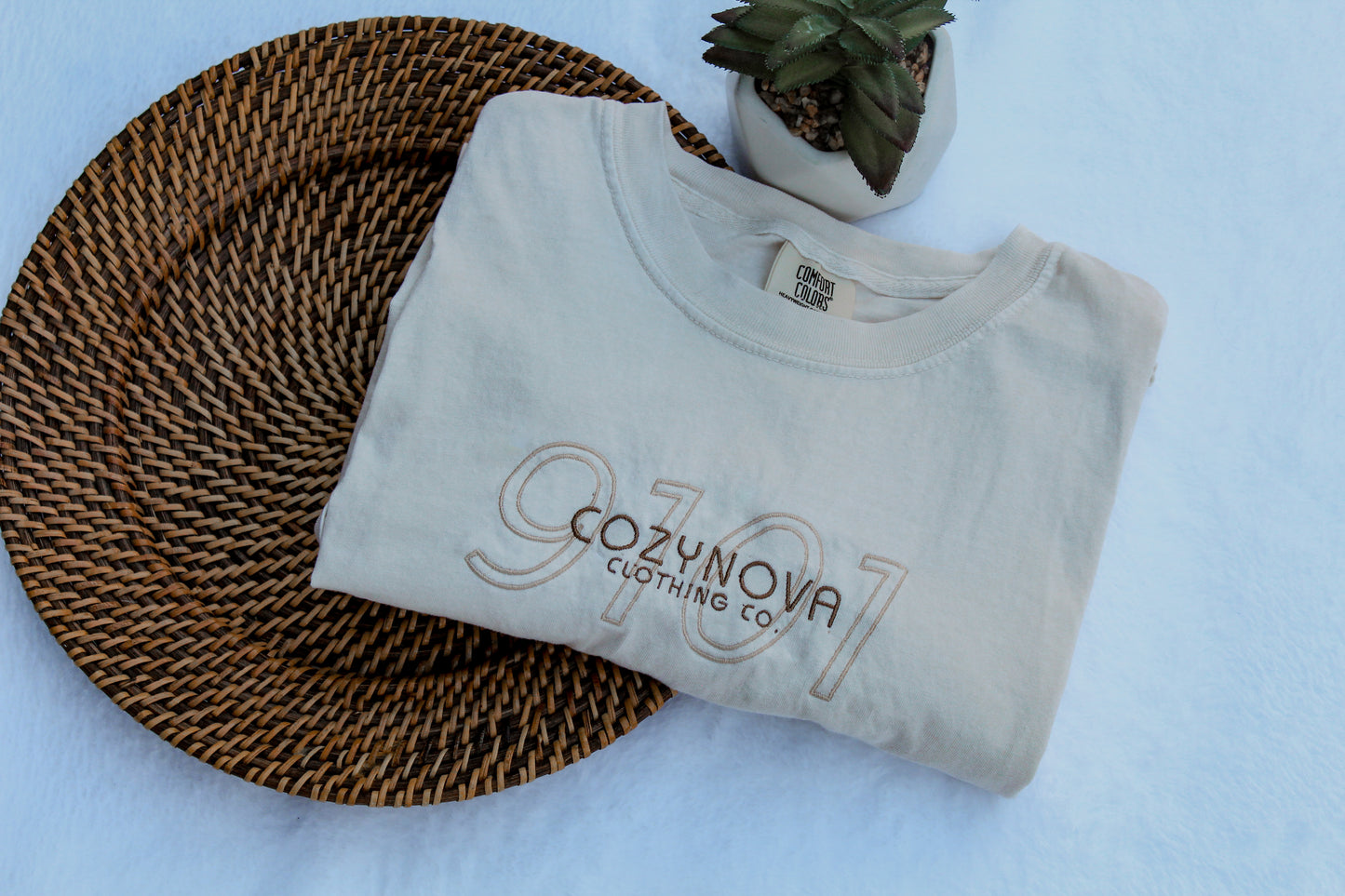 Cozynova 9101 Logo T-Shirt